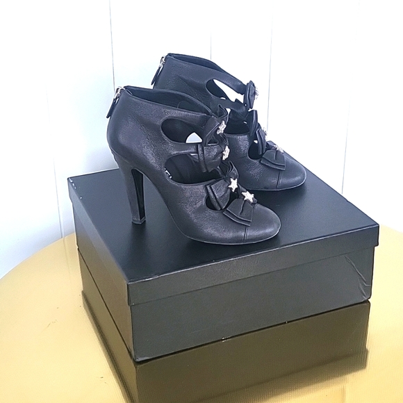 CHANEL Comet Heels - Picture 2 of 9